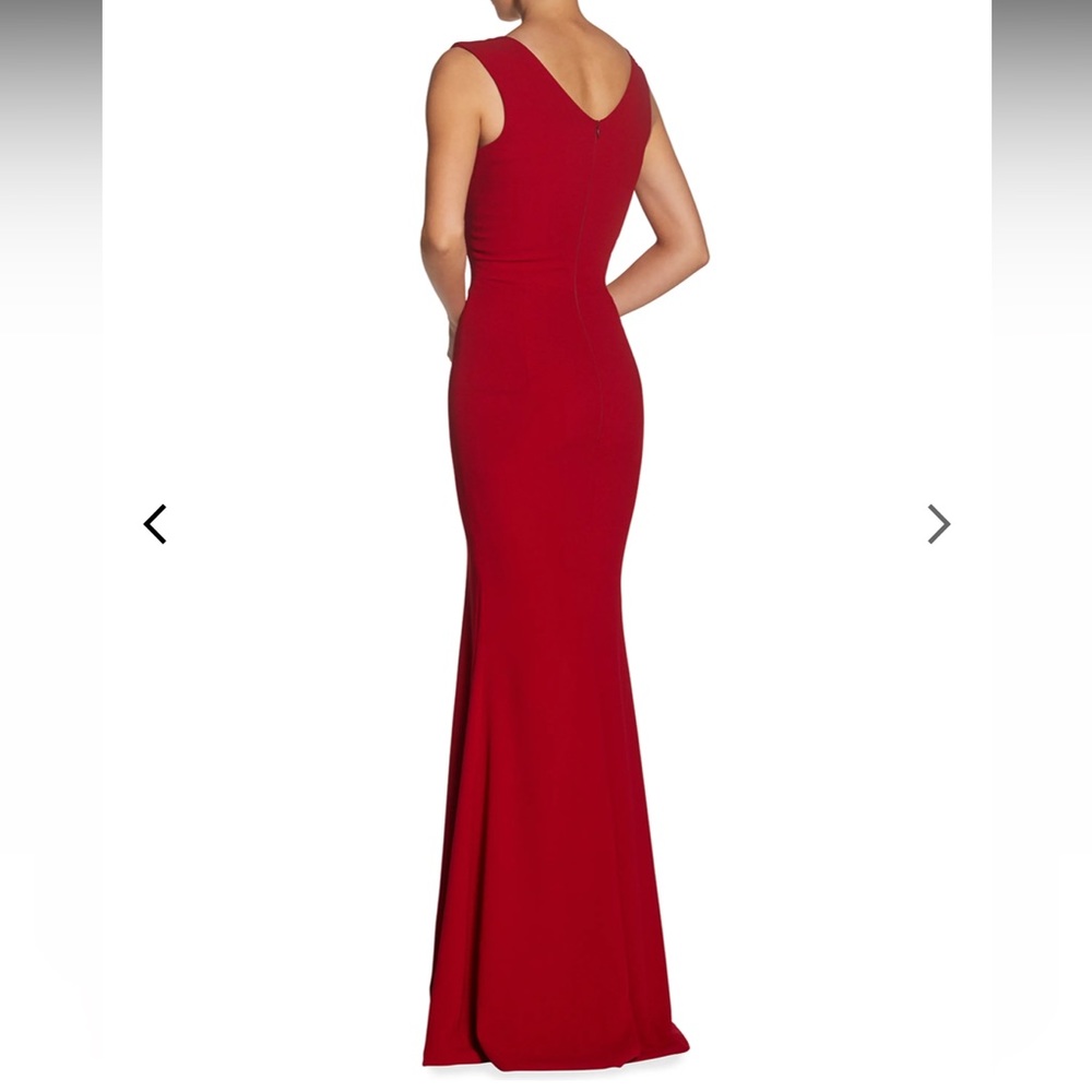 Dress the Population Sandra Plunging V-Neck Sleeveless Crepe Gown - Picture 5 of 6